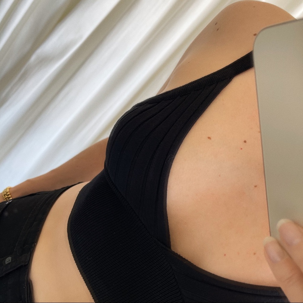 THE BLACK BRA - Picture 3 of 8